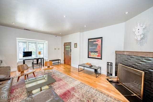 961 N Michigan Ave - Photo 3 of 8