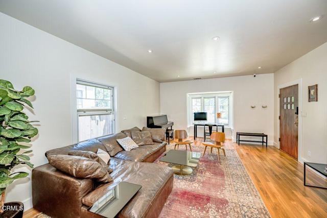 961 N Michigan Ave - Photo 5 of 8