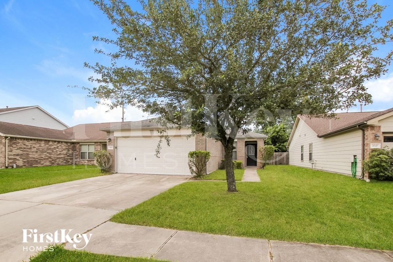 3043 Legends York Dr - Photo 2 of 16