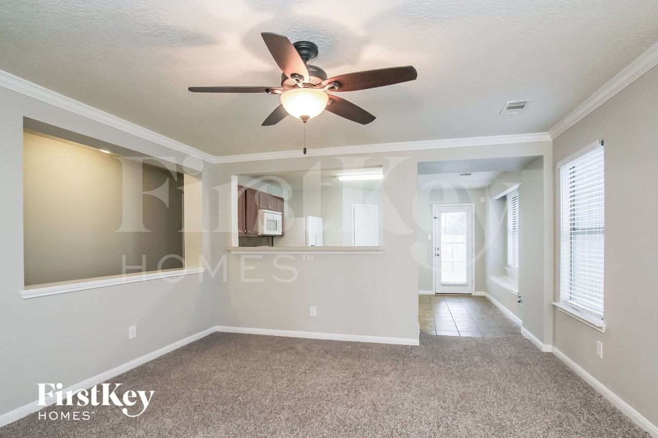 3043 Legends York Dr - Photo 3 of 16