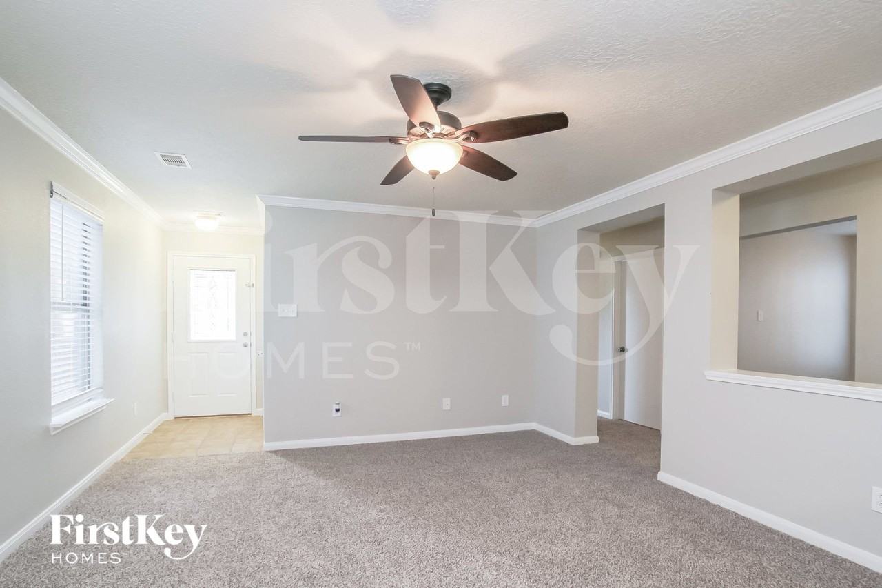 3043 Legends York Dr - Photo 4 of 16