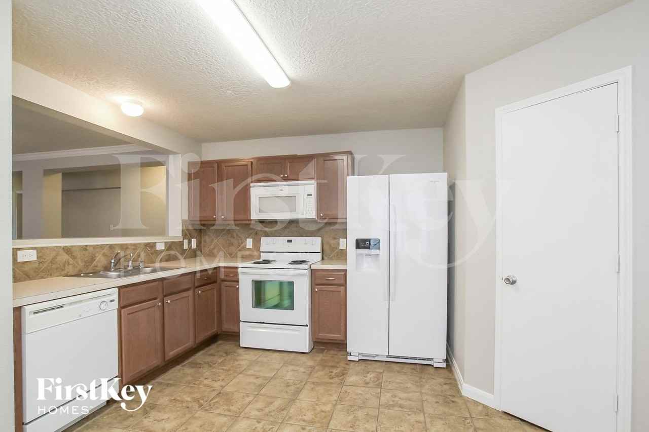 3043 Legends York Dr - Photo 5 of 16