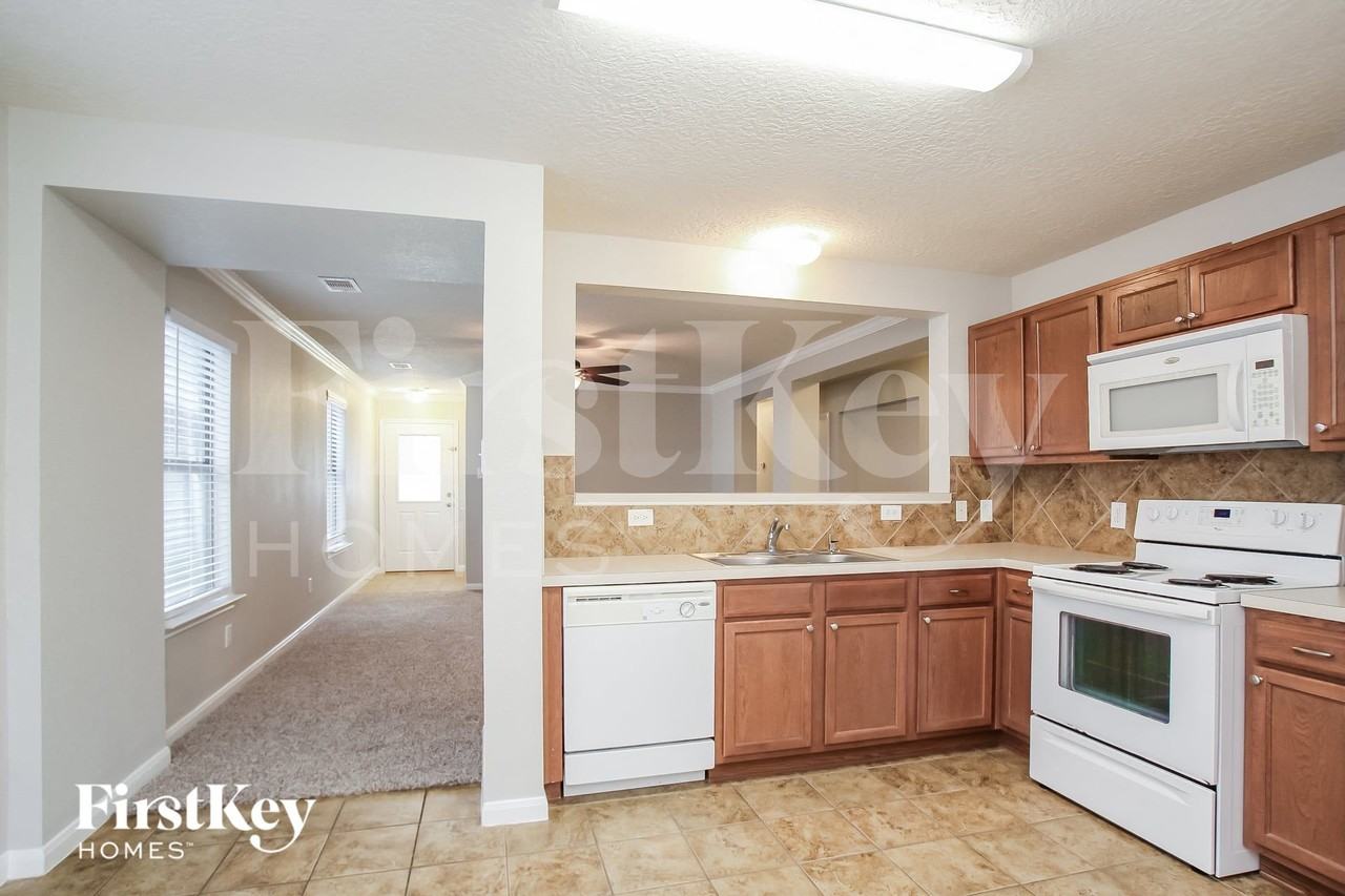 3043 Legends York Dr - Photo 6 of 16