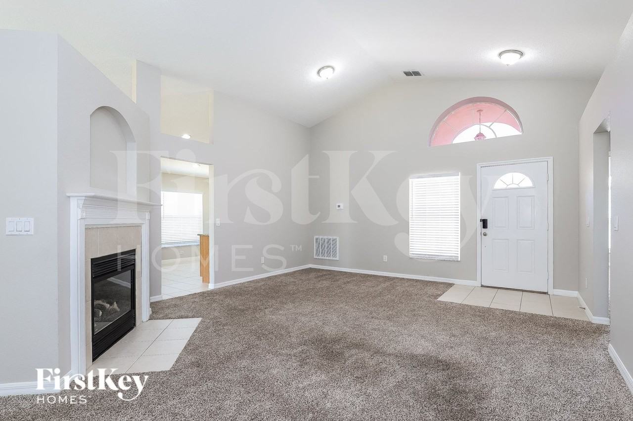 745 Troon Cir - Photo 4 of 17