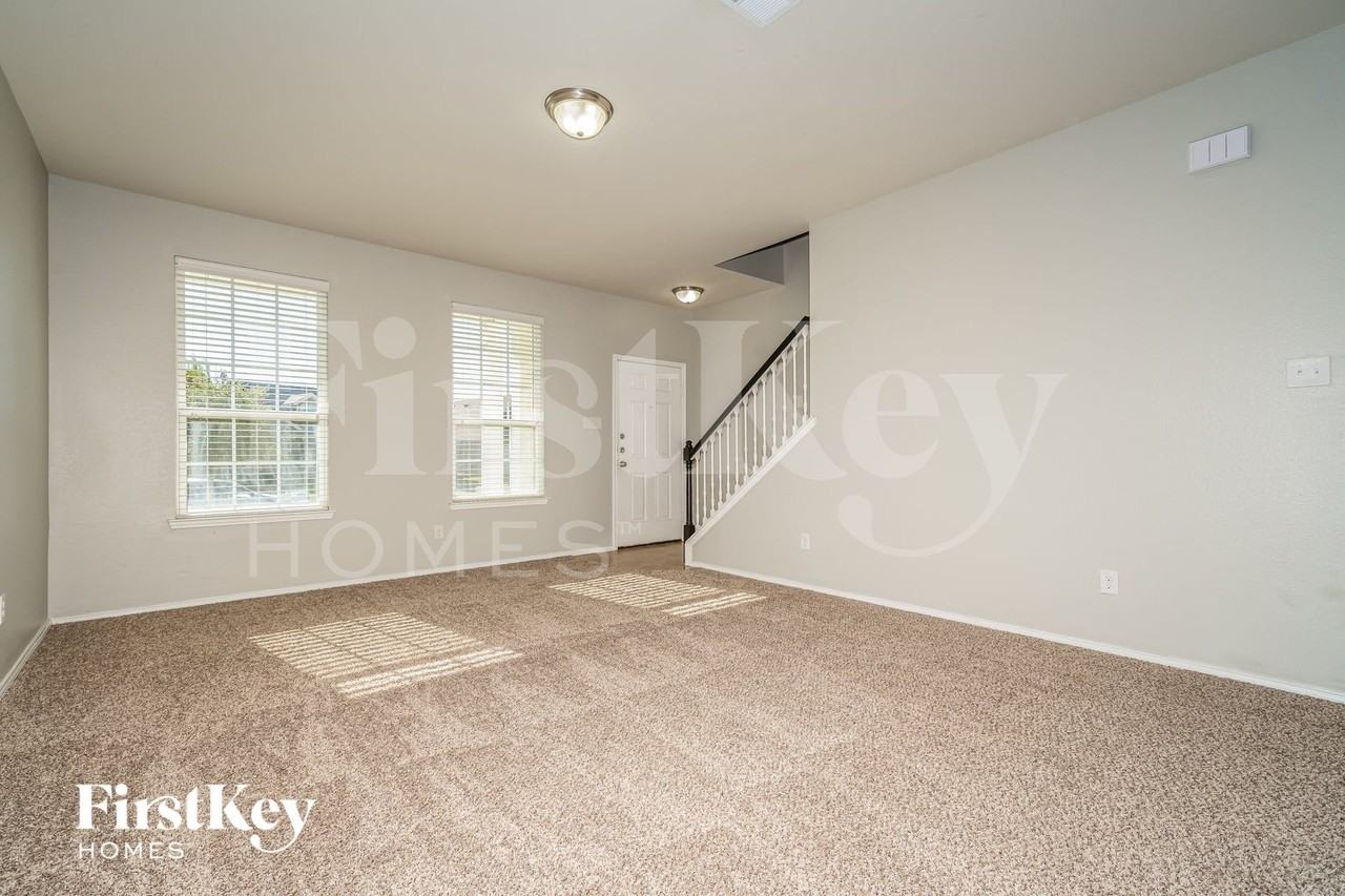 2209 Windsor Farms Dr - Photo 3 of 16