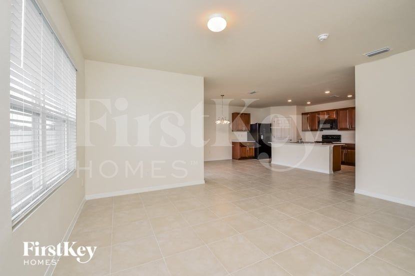 209 Sw 20th St - Photo 2 of 15