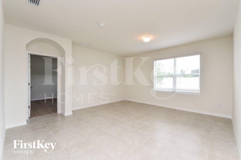 209 Sw 20th St - Photo 3 of 15
