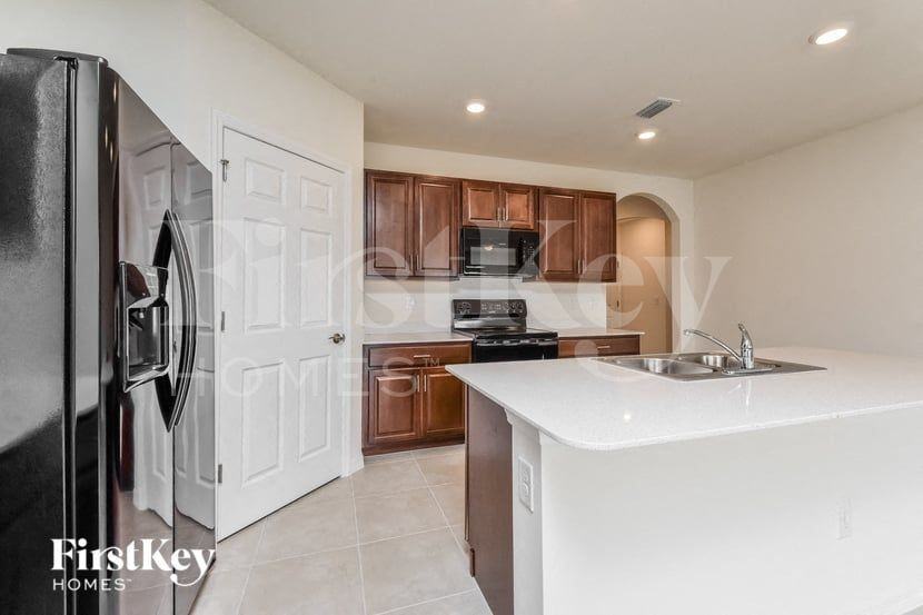 209 Sw 20th St - Photo 5 of 15