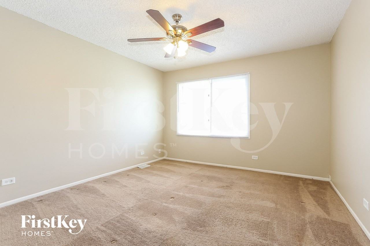 9226 162nd St - Photo 6 of 15