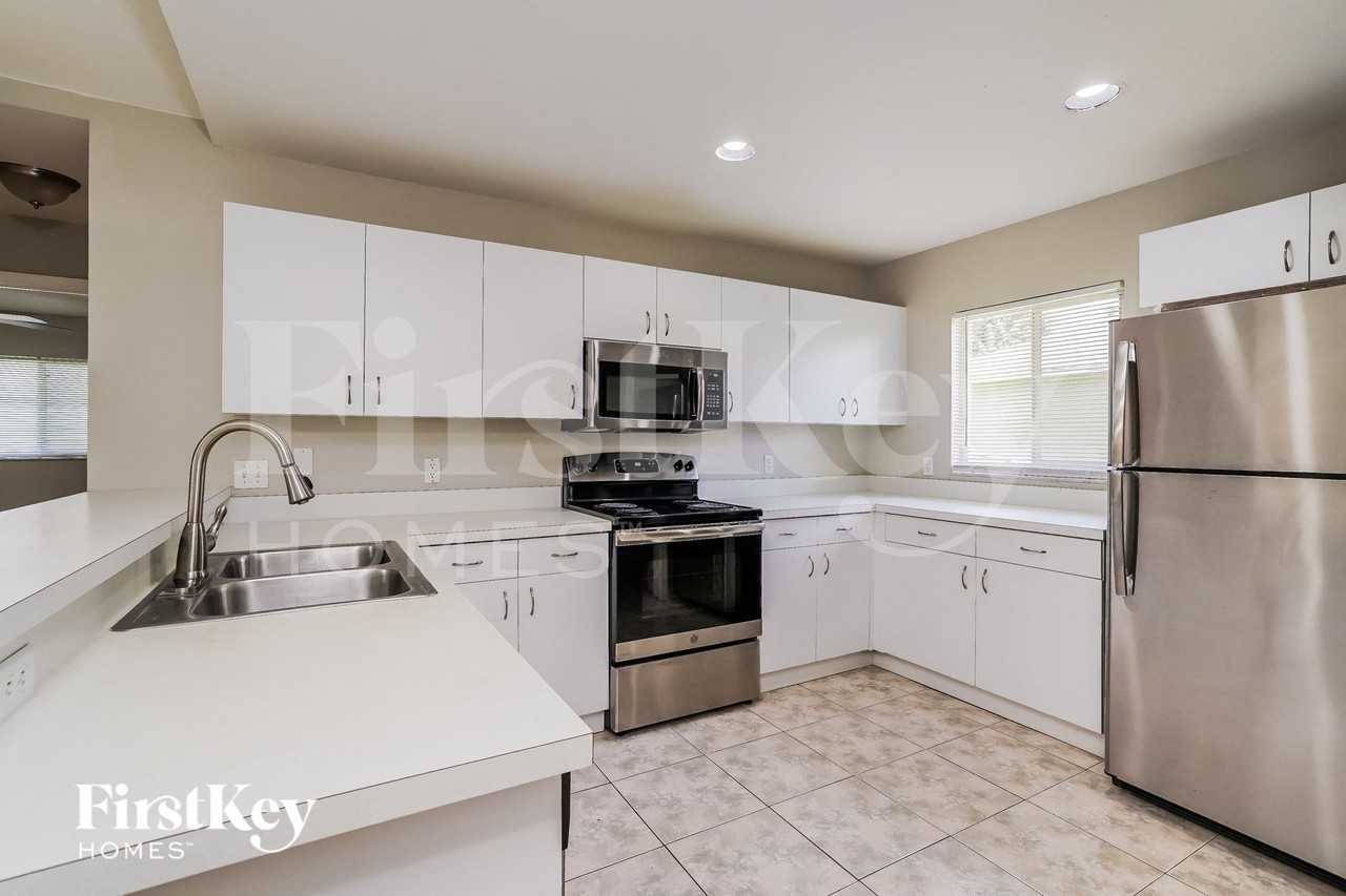 8381 Bahamas Rd - Photo 6 of 16