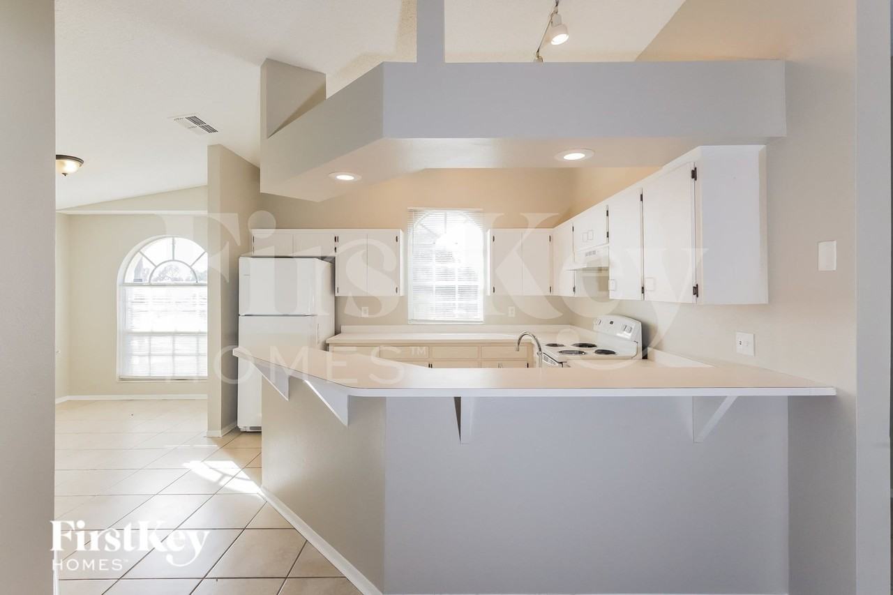 785 Hunt Dr - Photo 6 of 17
