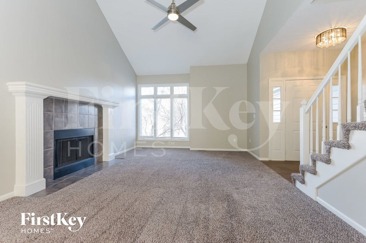 6914 Nw Pleasant View Ct - Photo 2 of 14