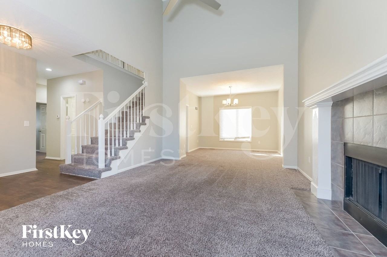 6914 Nw Pleasant View Ct - Photo 3 of 14