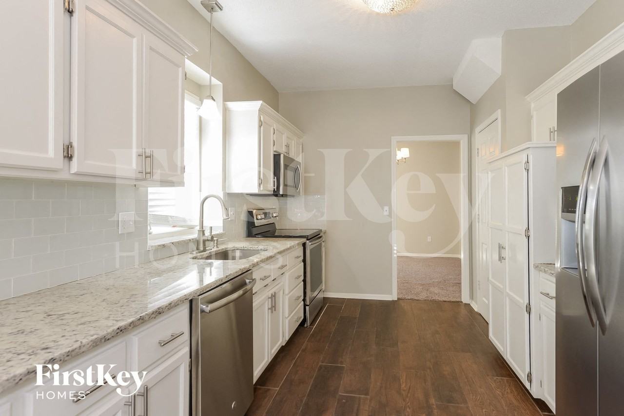 6914 Nw Pleasant View Ct - Photo 5 of 14