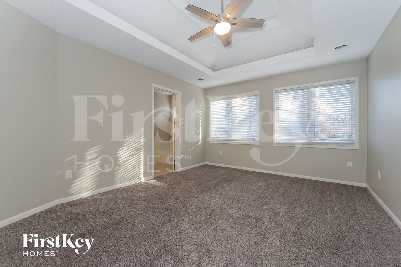 6914 Nw Pleasant View Ct - Photo 6 of 14