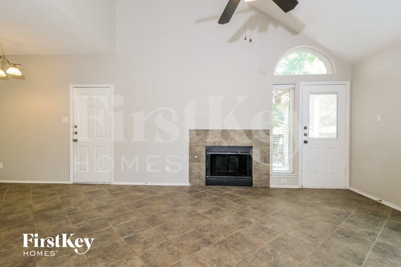 501 Timber Way Dr - Photo 4 of 16