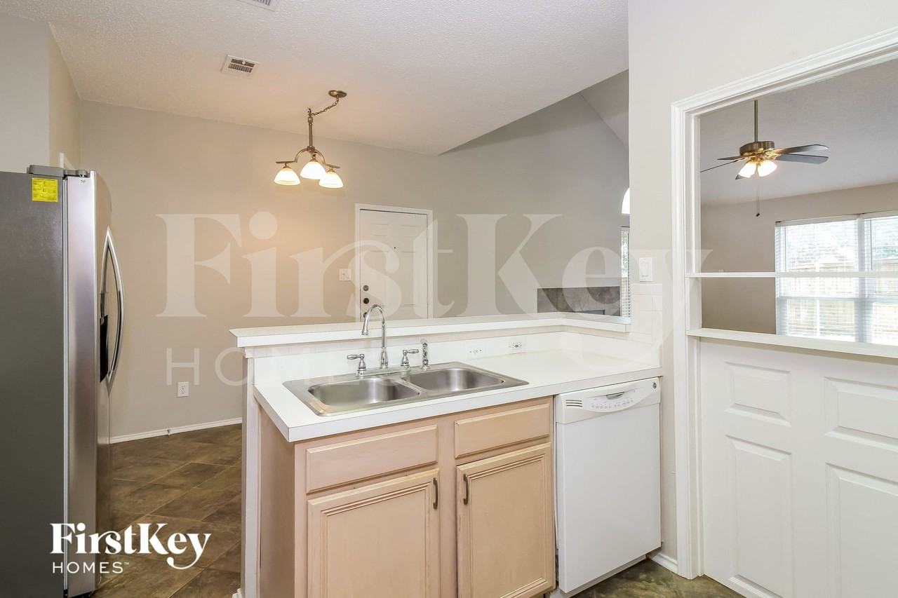 501 Timber Way Dr - Photo 7 of 16