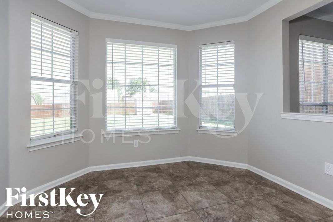 4922 Noel Mission Dr - Photo 4 of 15