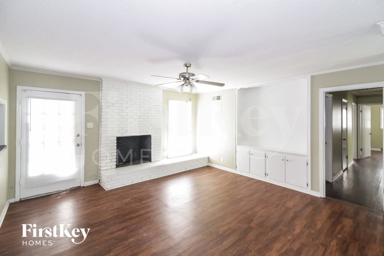 4310 Millbranch Rd - Photo 4 of 15