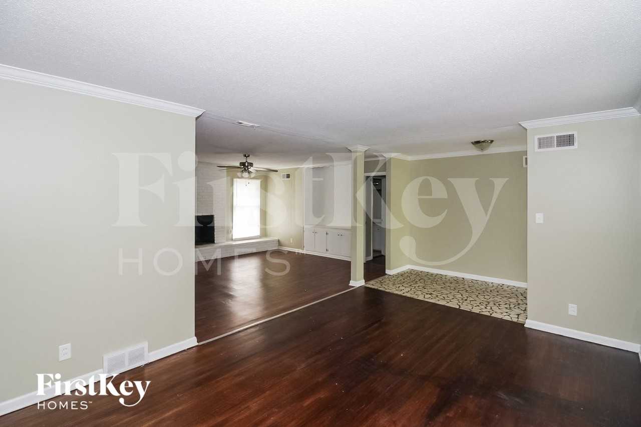 4310 Millbranch Rd - Photo 5 of 15