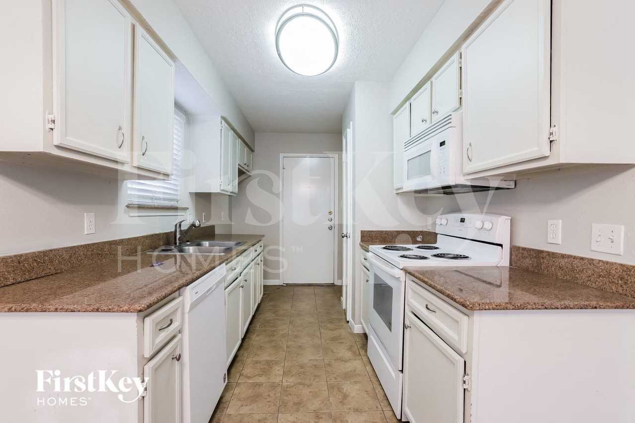 4118 Algernon Dr - Photo 7 of 16