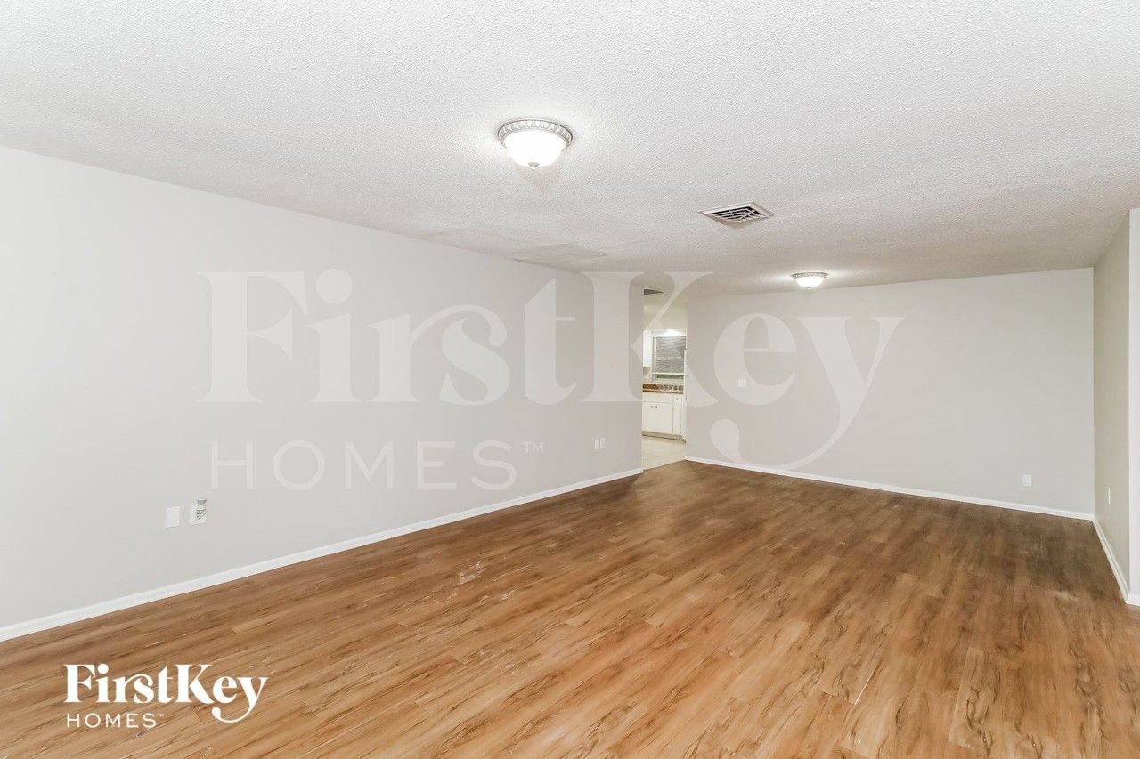 2435 Duke Ln - Photo 4 of 15