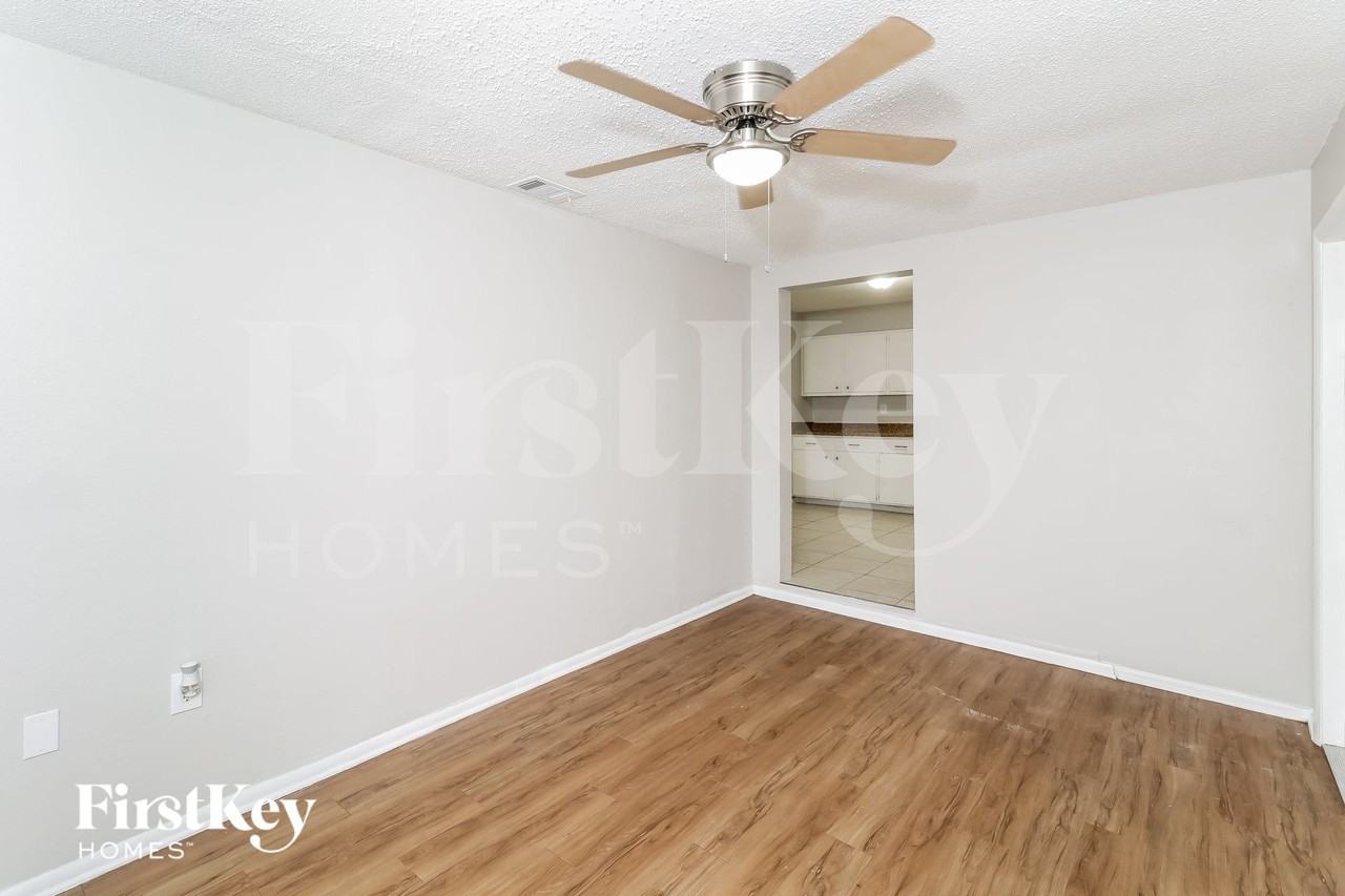 2435 Duke Ln - Photo 6 of 15