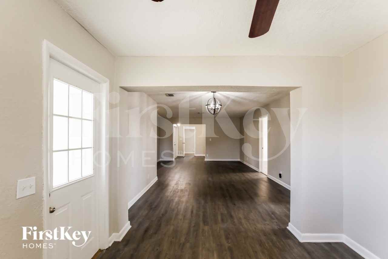 2330 N 67th Ave - Photo 4 of 17