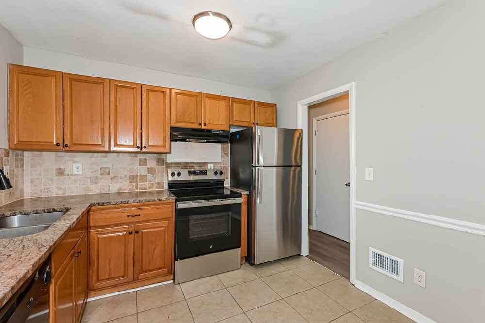 3592 Riverchase Dr - Photo 7 of 17