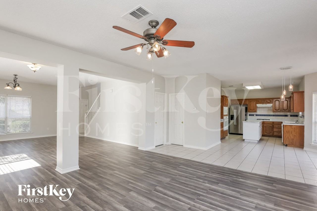 2124 Twin Creek Ln - Photo 4 of 16