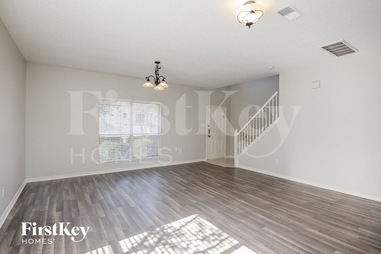 2124 Twin Creek Ln - Photo 5 of 16