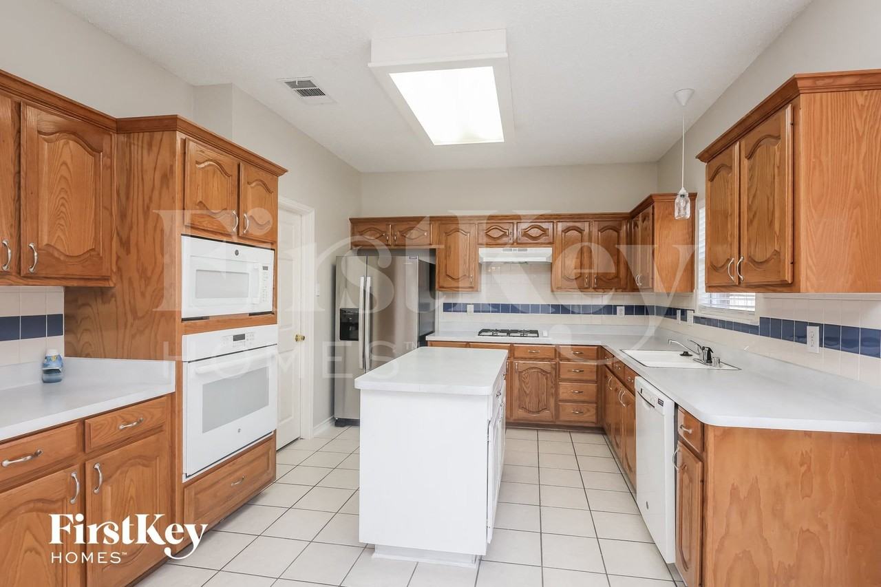 2124 Twin Creek Ln - Photo 6 of 16