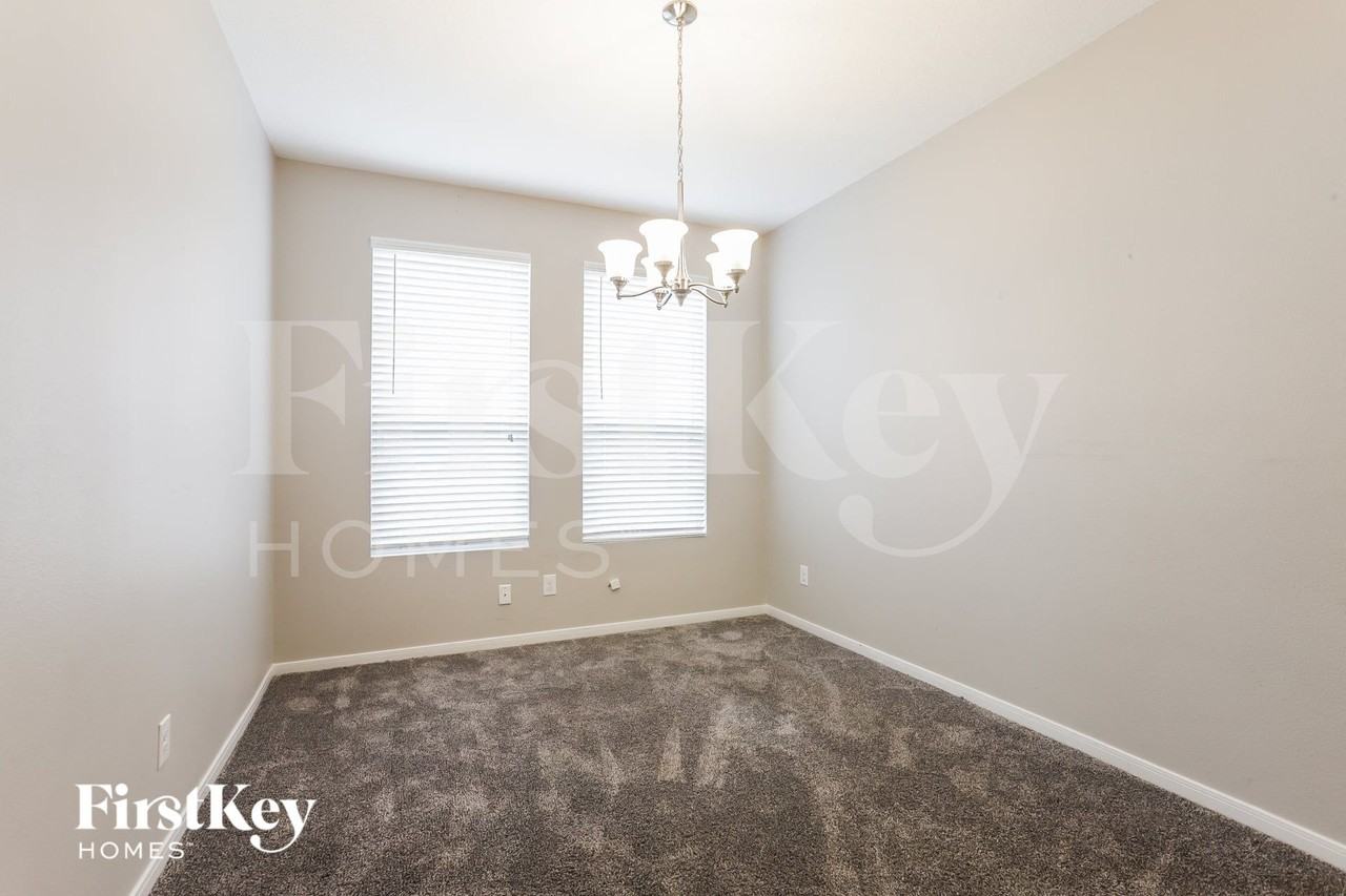 1826 Sun Point Ct - Photo 4 of 16