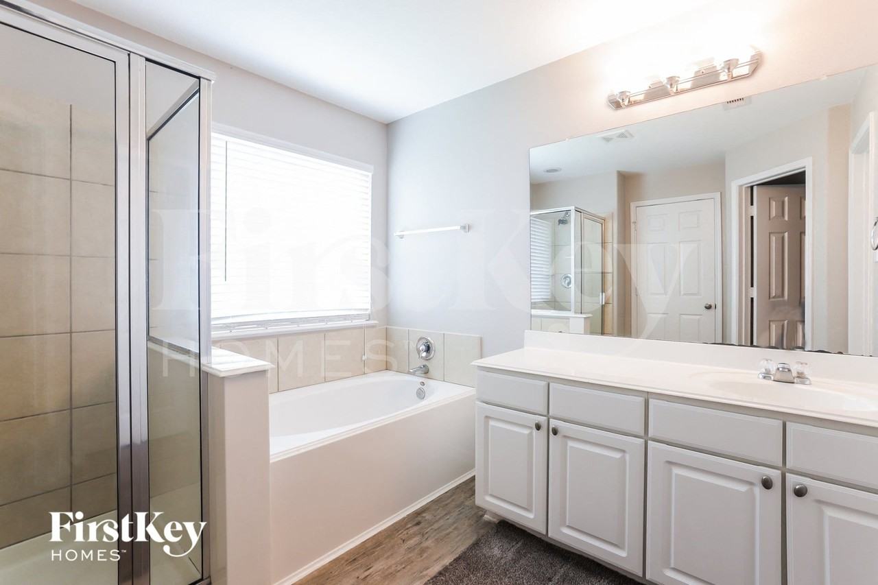 1826 Sun Point Ct - Photo 7 of 16