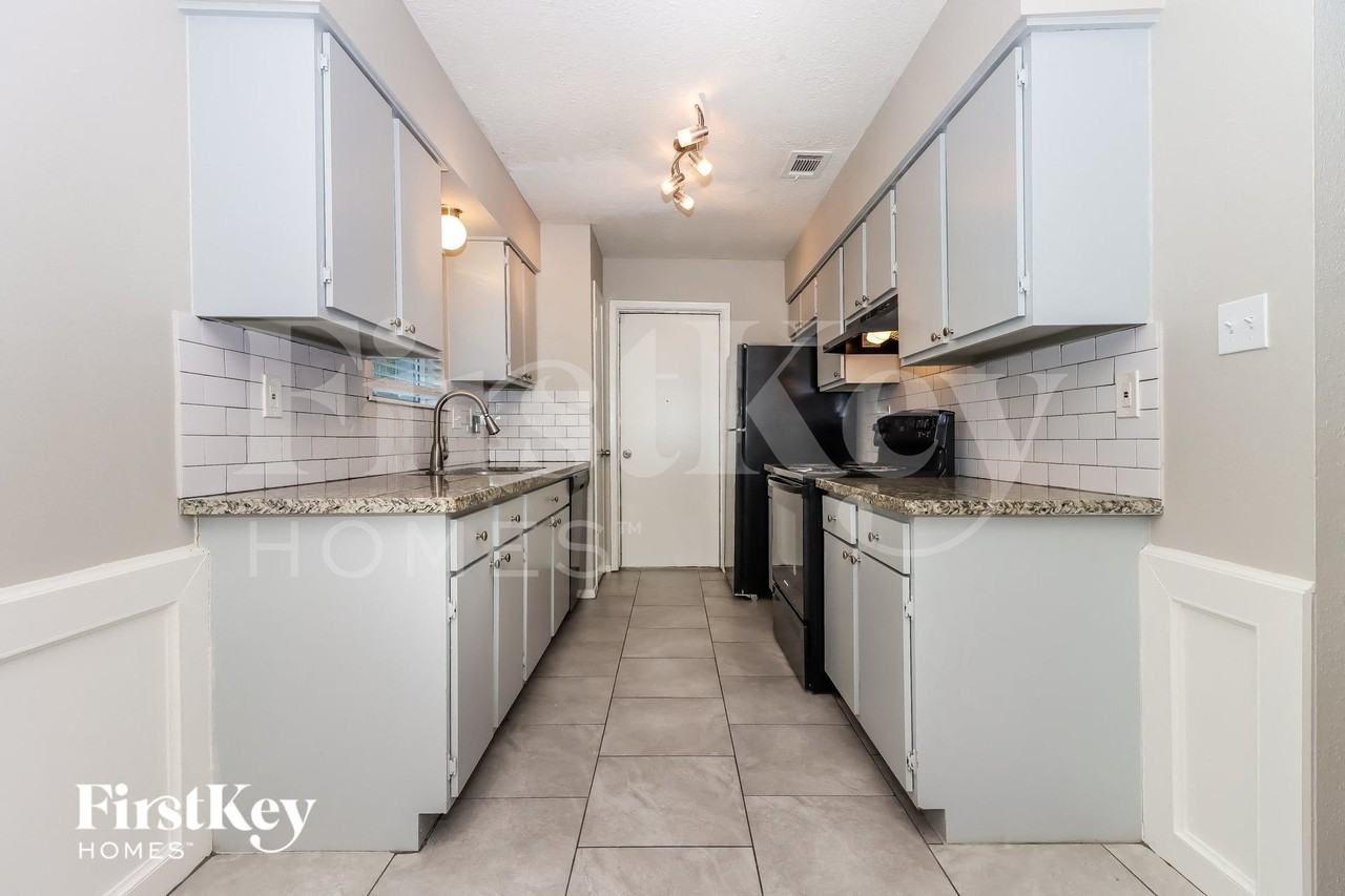 16310 Forest Bend Ave - Photo 7 of 16