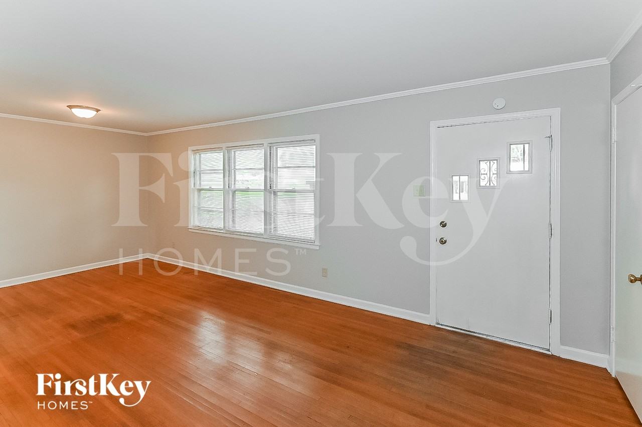 1515 Mount Moriah Rd - Photo 3 of 15