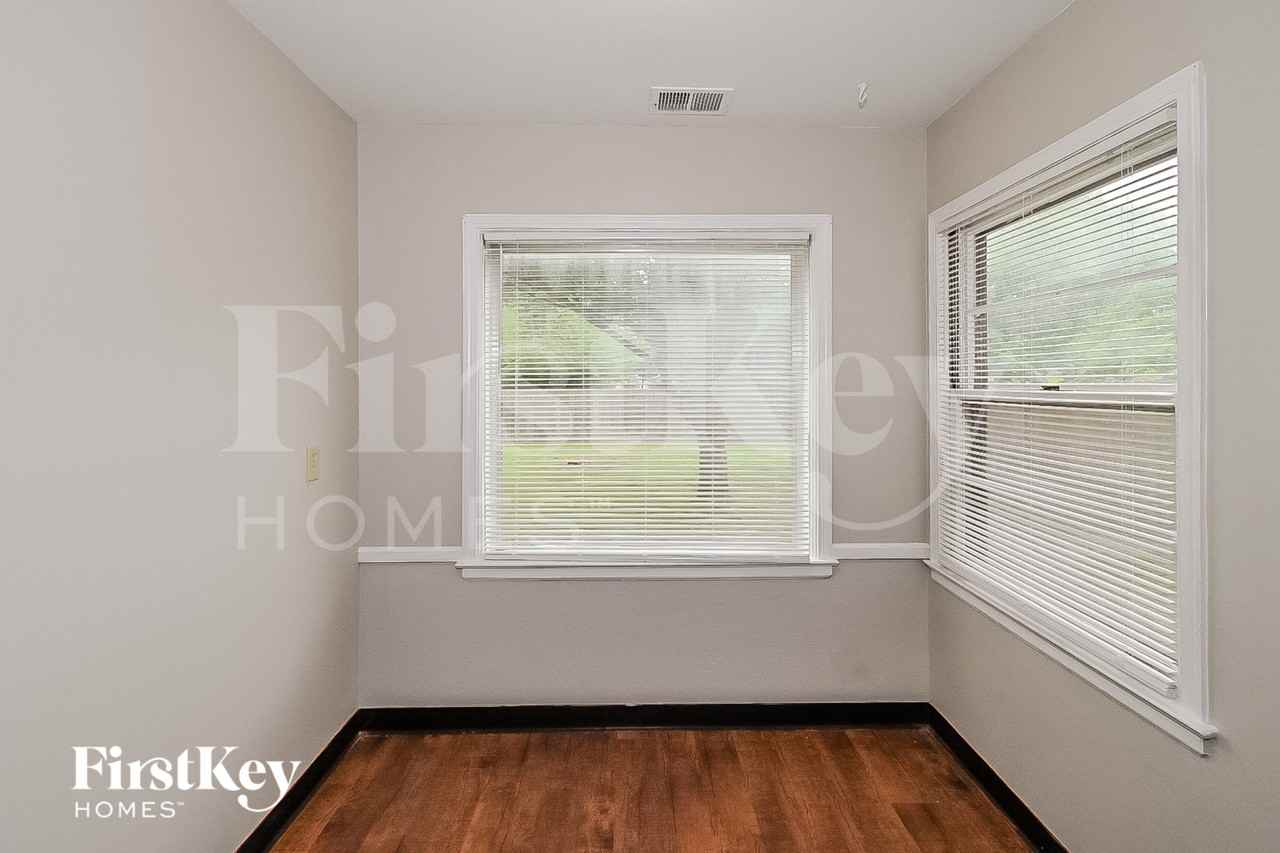 1515 Mount Moriah Rd - Photo 5 of 15