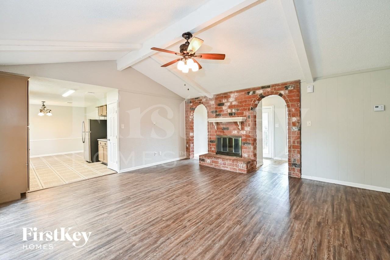 13706 Oleoke Ln - Photo 2 of 16
