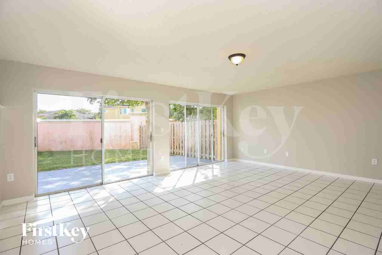 12324 Solana Rd - Photo 4 of 15