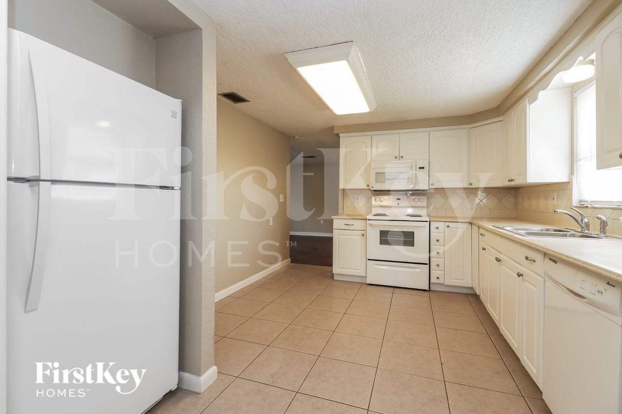 11221 Nome Ave - Photo 5 of 15