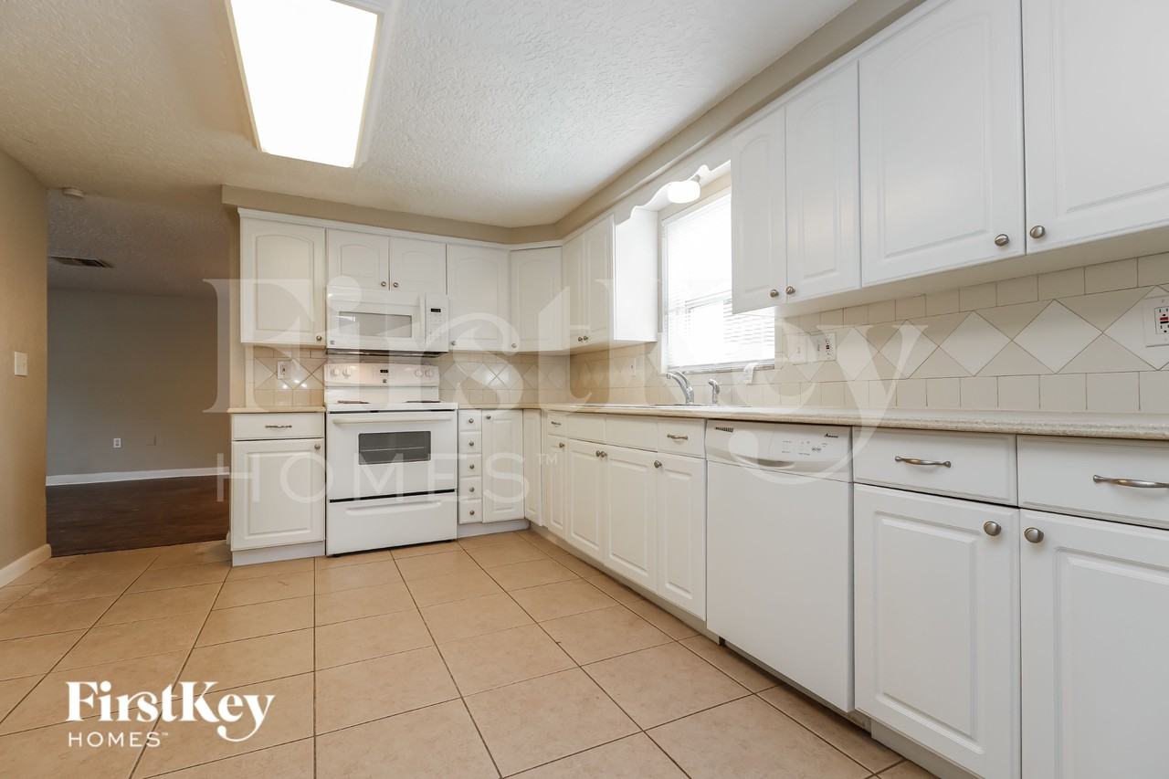 11221 Nome Ave - Photo 7 of 15