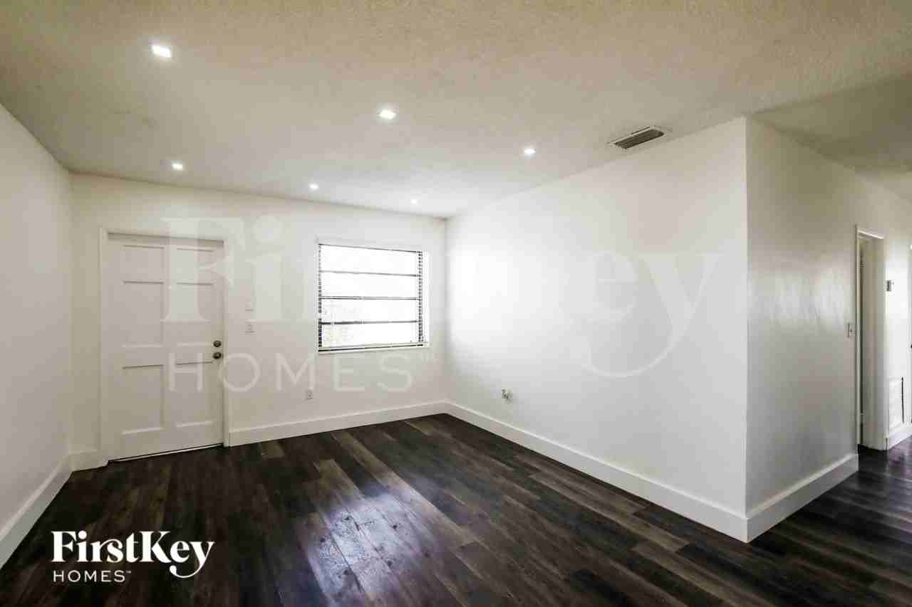10020 Swstreet - Photo 2 of 19
