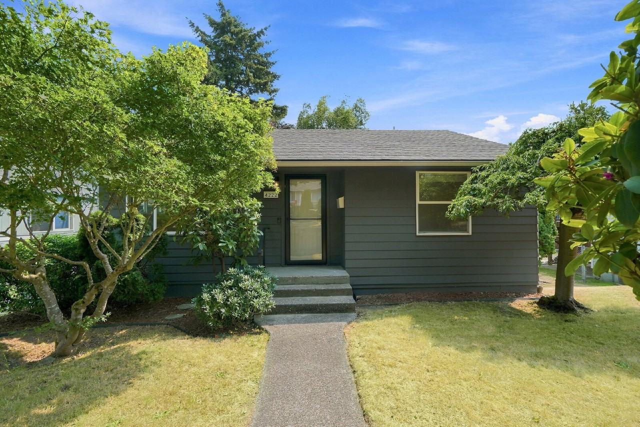 4222 27th Ave W