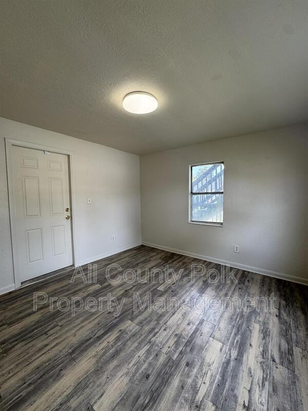 602 Emma St #1 - Photo 3 of 15