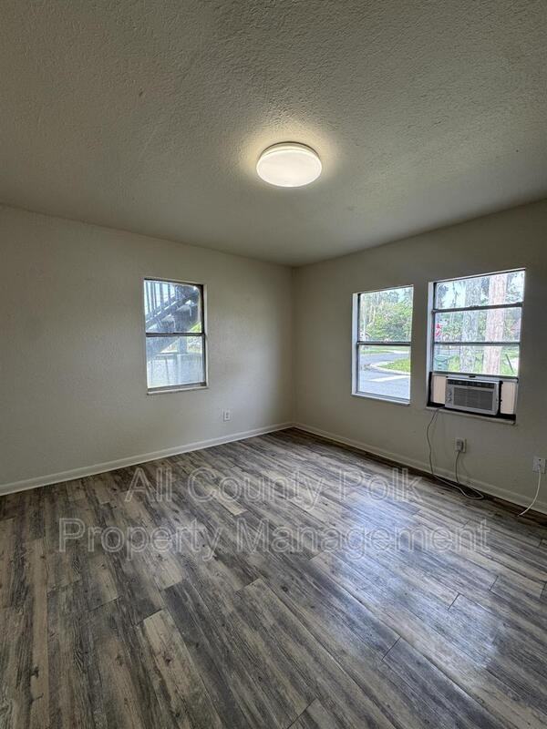 602 Emma St #1 - Photo 4 of 15