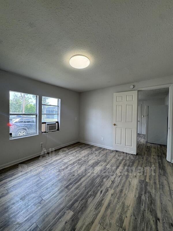 602 Emma St #1 - Photo 6 of 15