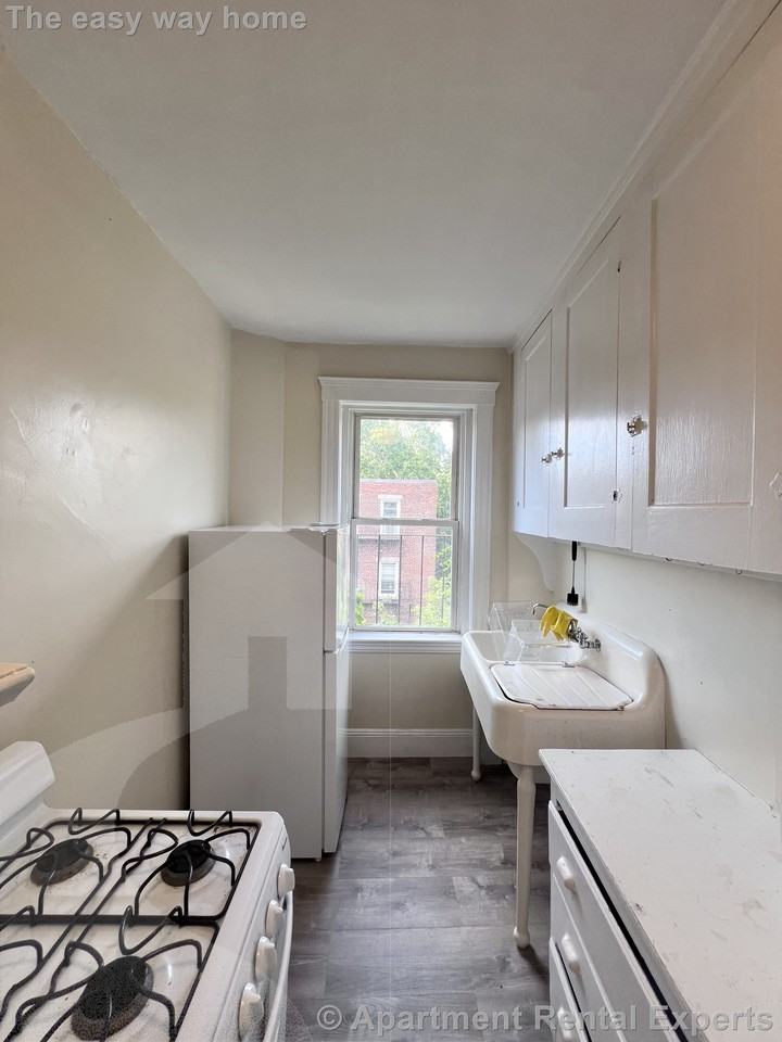15 Linnaean St #18