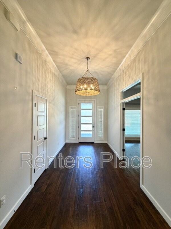 803 E Delmar Pl - Photo 4 of 26
