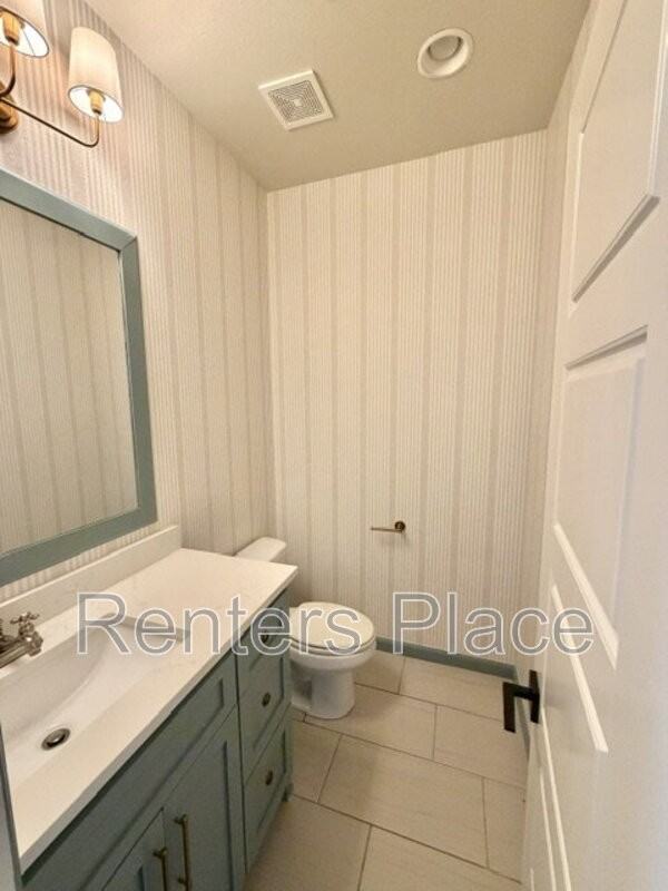 803 E Delmar Pl - Photo 5 of 26