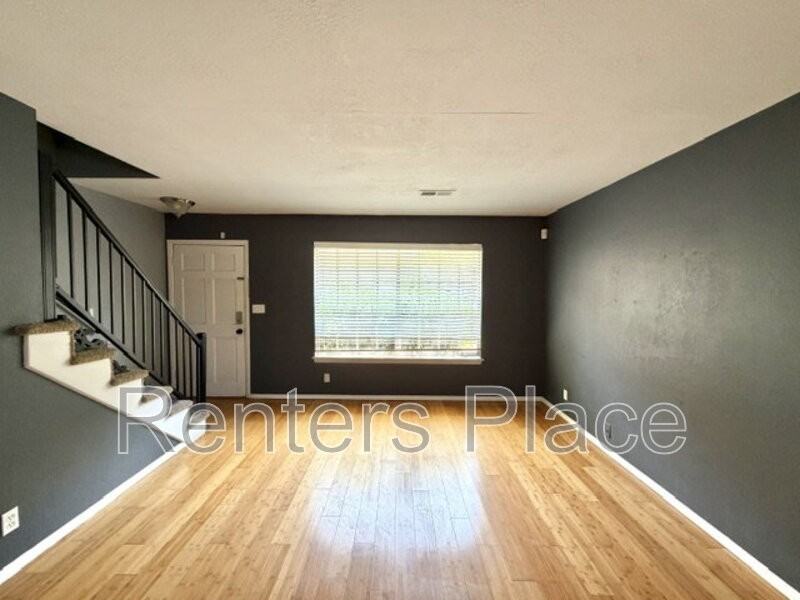 2418 E 59th Ct #4 - Photo 3 of 14